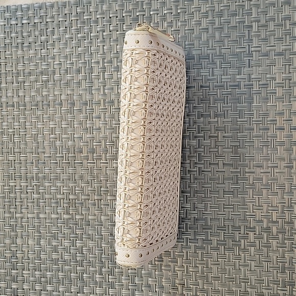 Steve Madden Wallet White Wovern Zip Around Wallet  Very Clean - Picture 4 of 11